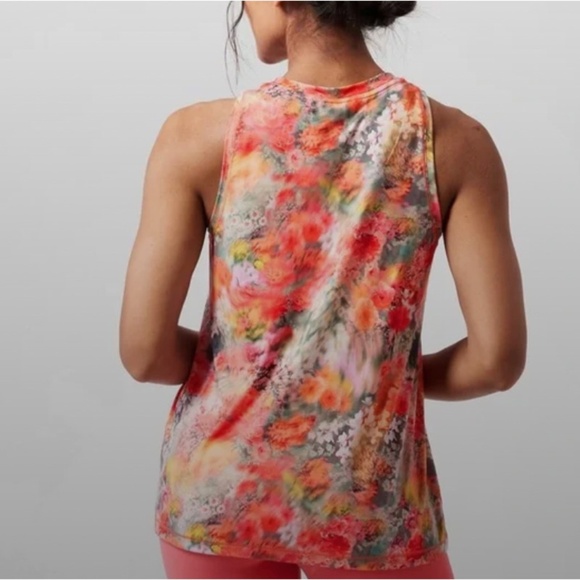NEW Athleta Zephyr tank Renewed Bloom floral Medium - Picture 3 of 3